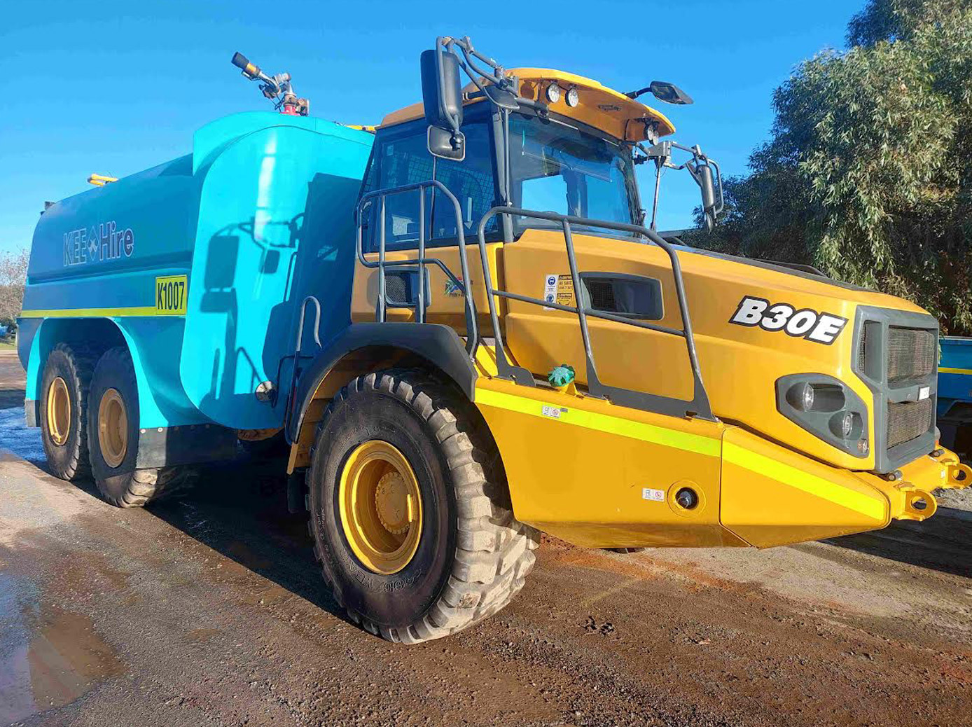 Bell-B30E-Articulated-Water-Truck-2